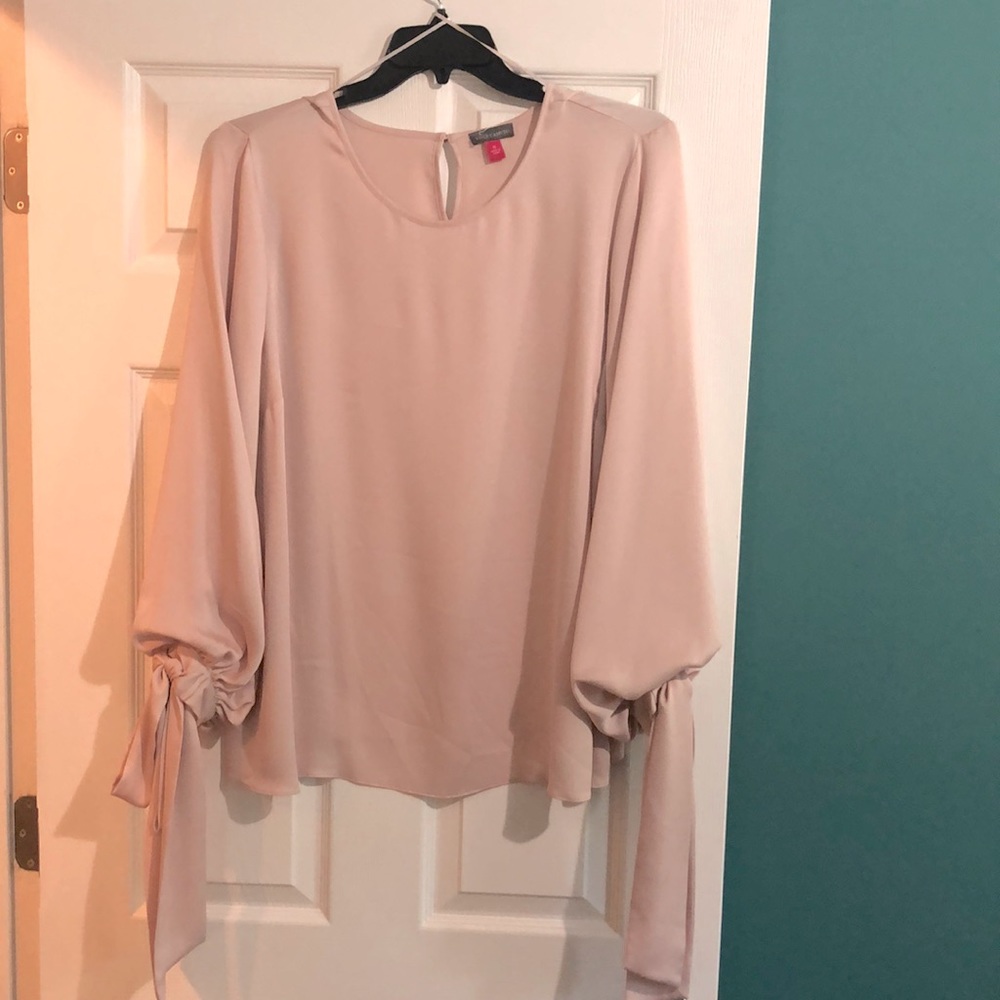 Vince Camuto - NWOT- blush top with beautiful ballon sleeves.